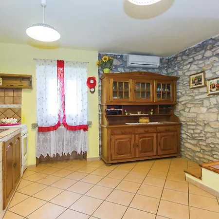 Pet Friendly In Martinjski With Kitchen 펜션