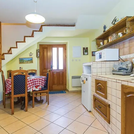 Pet Friendly In Martinjski With Kitchen